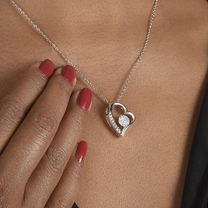 Collana cuore indossata - versione oro
